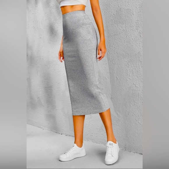 Roxy Dresses & Skirts - Roxy new with tags ribbed Solid Pencil Skirt size M grey